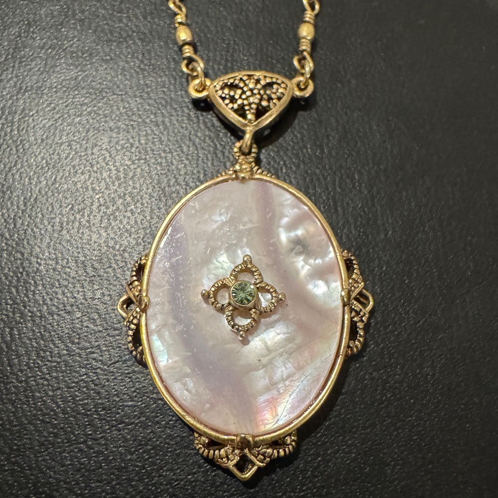 Vintage Gold Plated Mother of Pearl Necklace - Picture 3 of 6